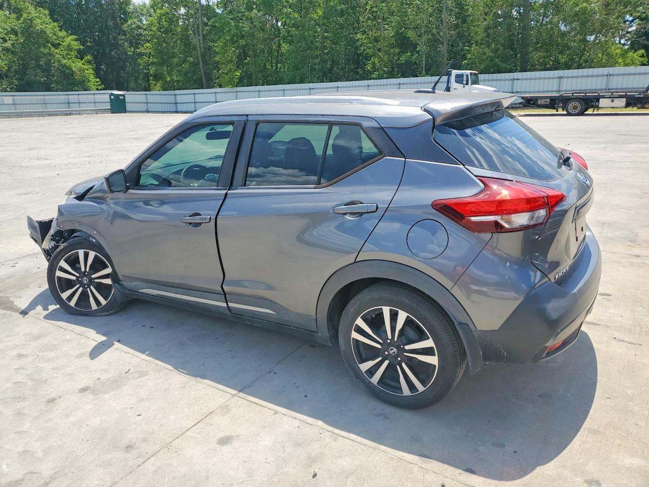 2019 Nissan Kicks Sr - Image 2