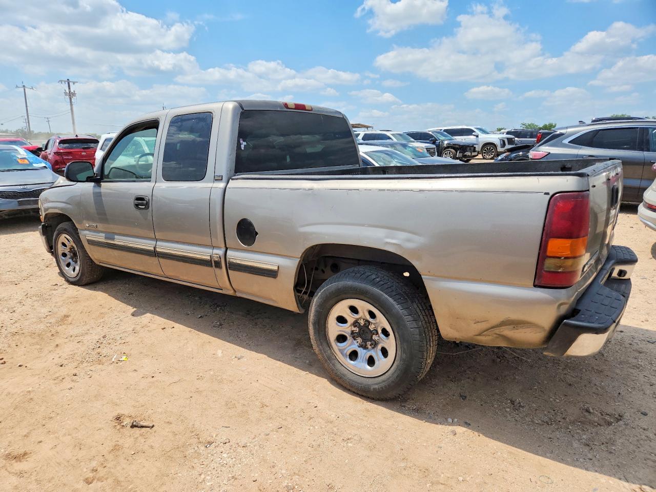 2002 Chevrolet Silverado C1500 - Фото 2