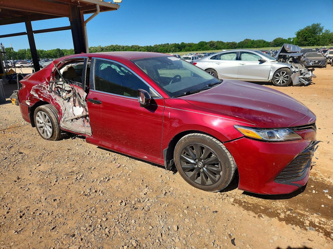 2020 Toyota Camry Le - Фото 4
