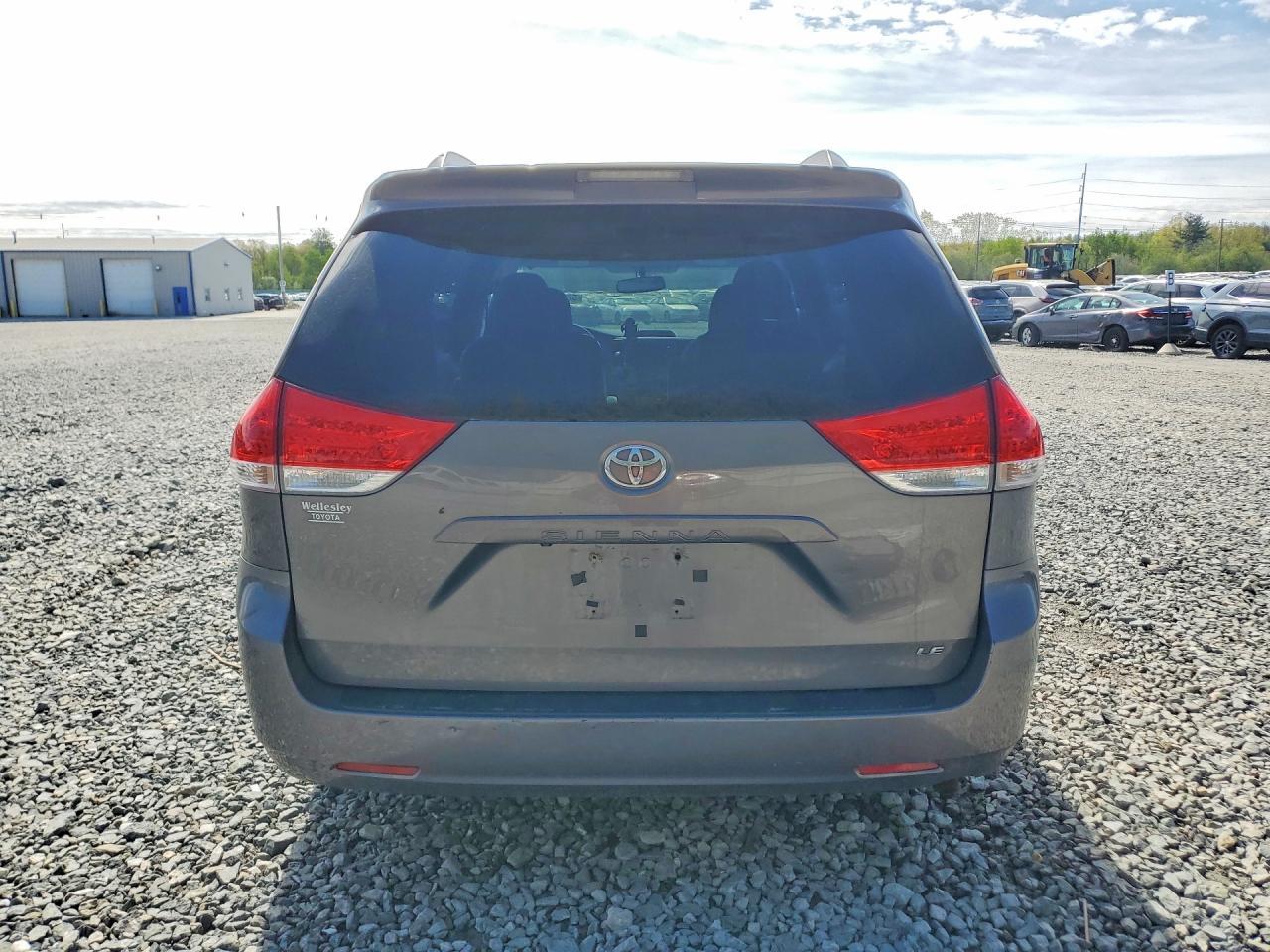 2011 Toyota Sienna Le - Image 6