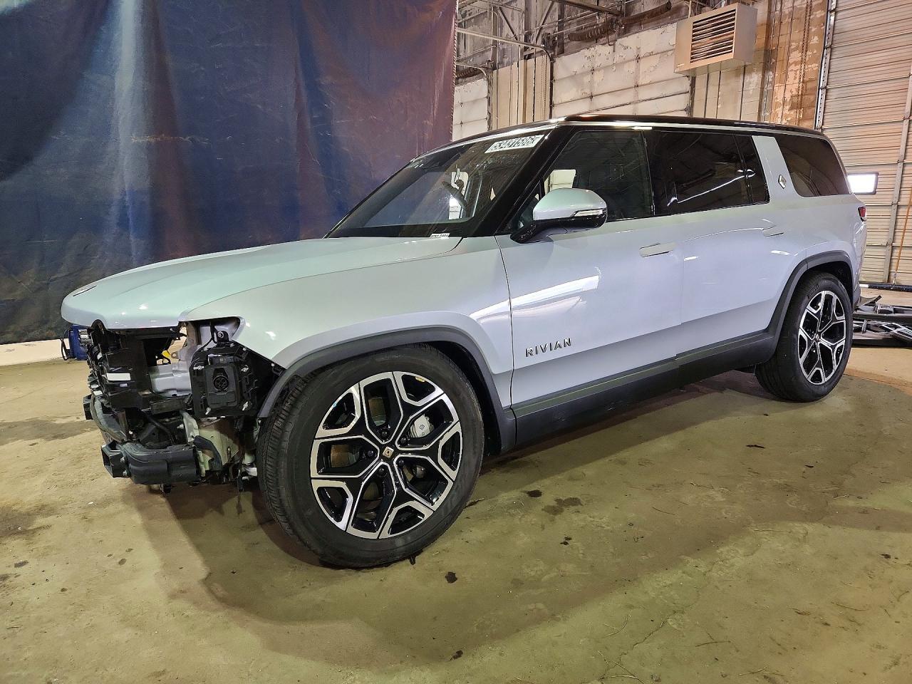 2025 Rivian R1S Adventure
