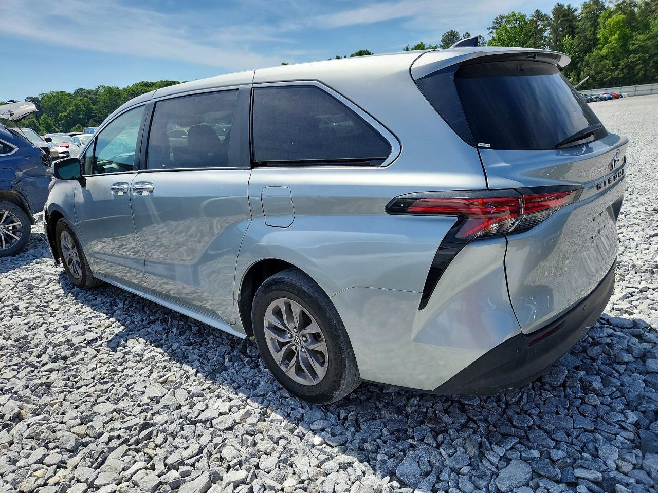 2021 Toyota Sienna Xle - Фото 2