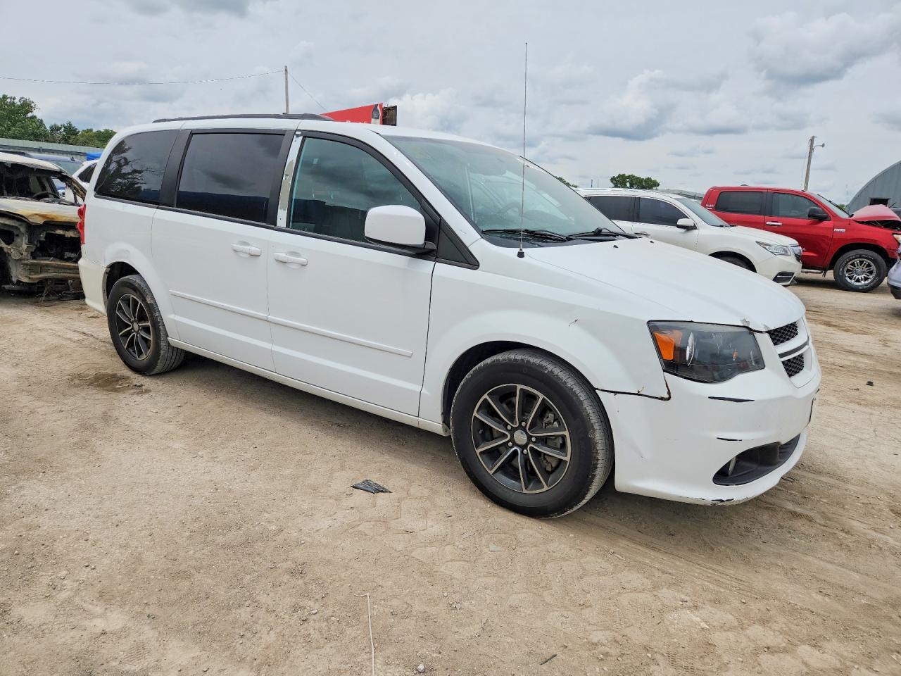 2017 Dodge Grand Caravan Gt - Image 4