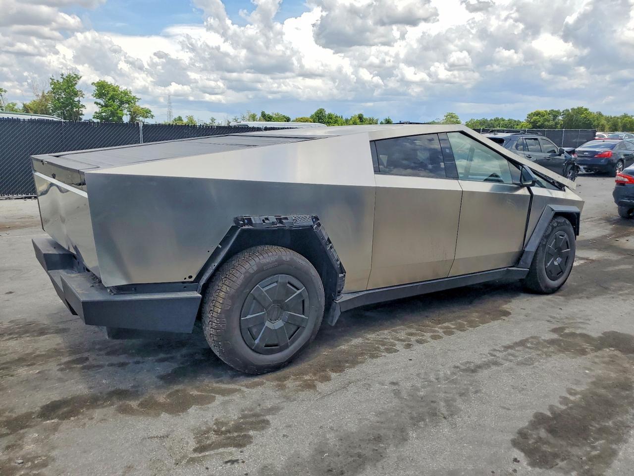 2025 Tesla Cybertruck - Фото 3