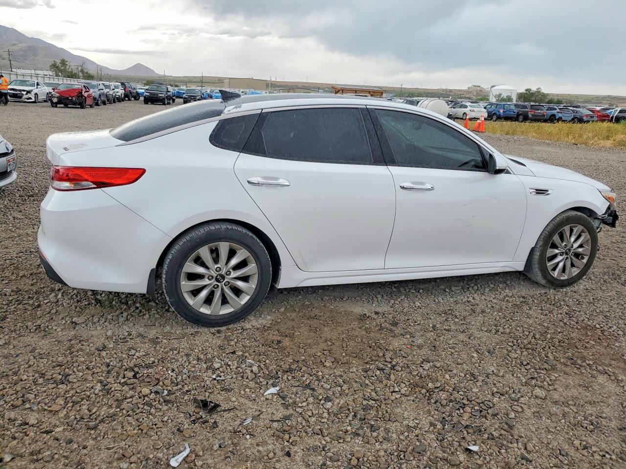 2016 Kia Optima Ex - Image 3