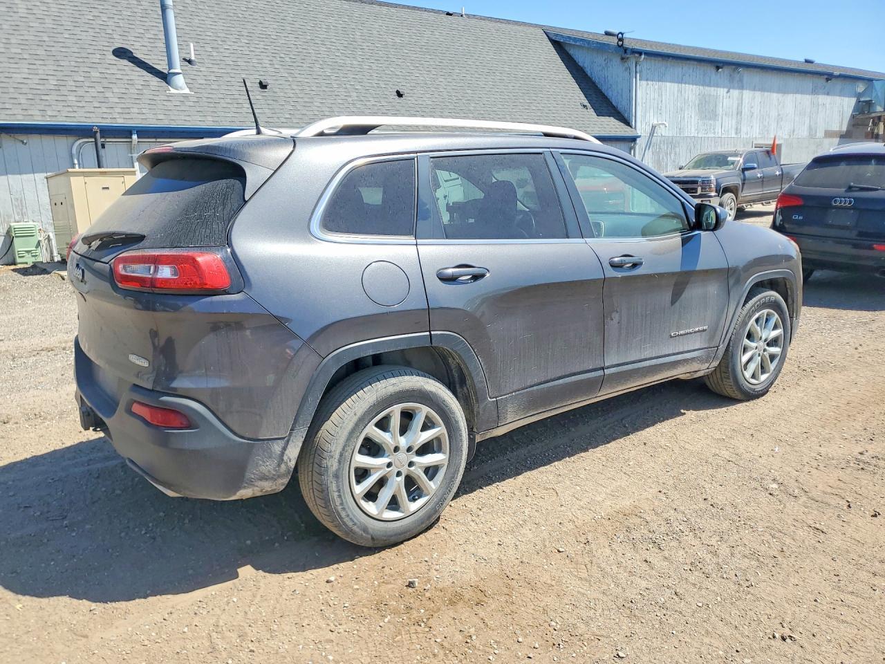 2016 Jeep Cherokee Latitude - Image 3