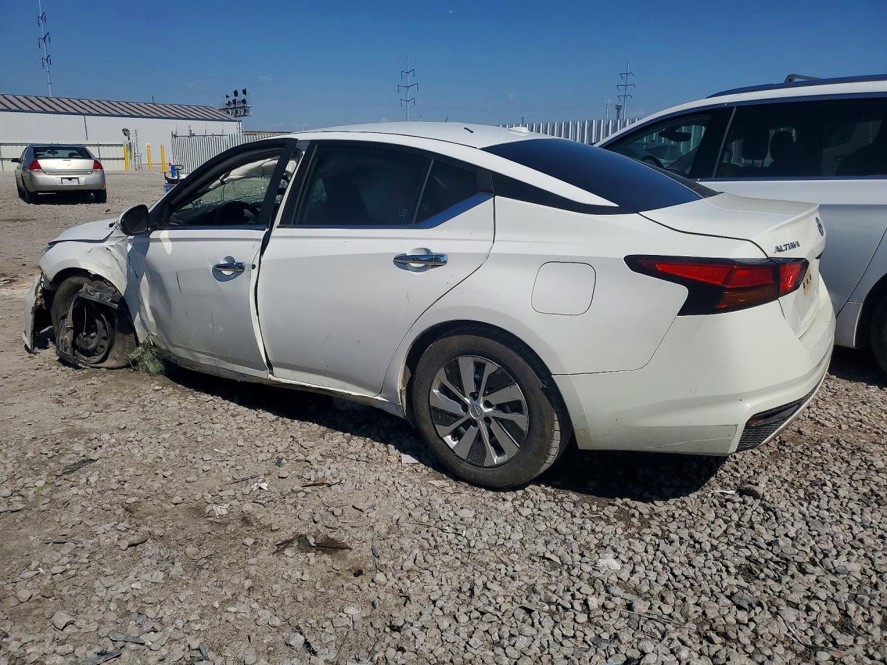 2019 Nissan Altima S - Фото 2