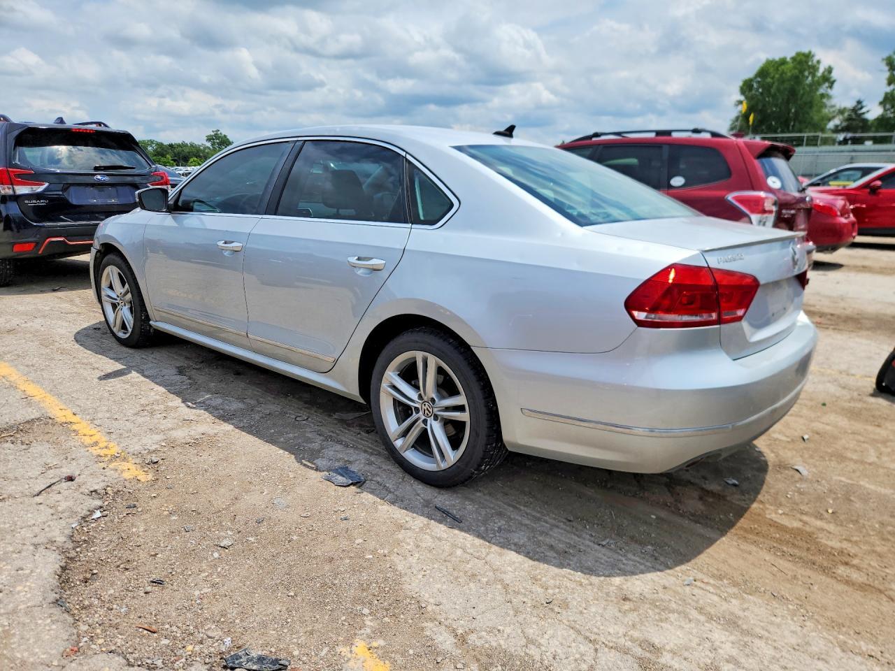 2013 Volkswagen Passat Se - Фото 2