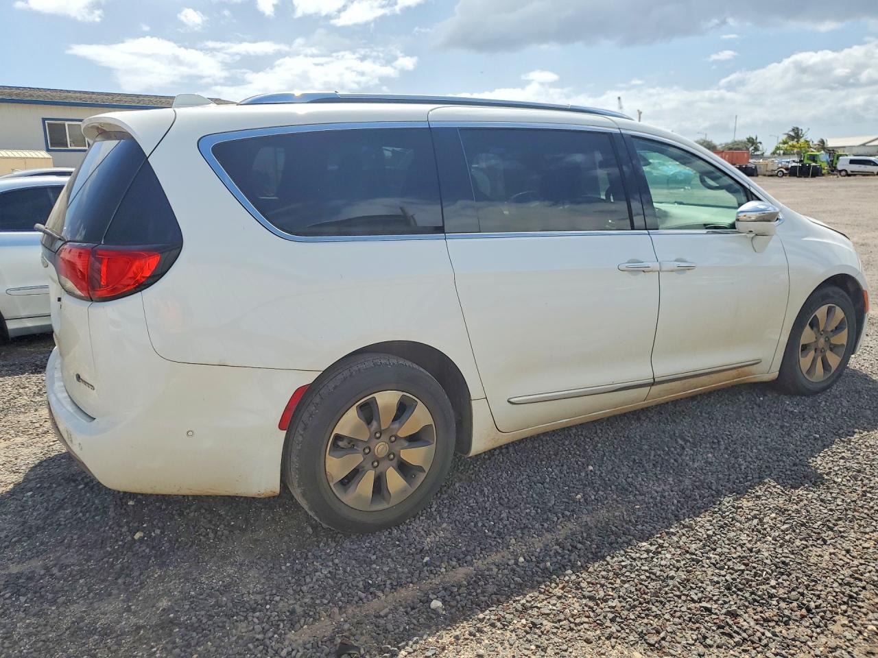 2020 Chrysler Pacifica Hybrid Limited - Image 3