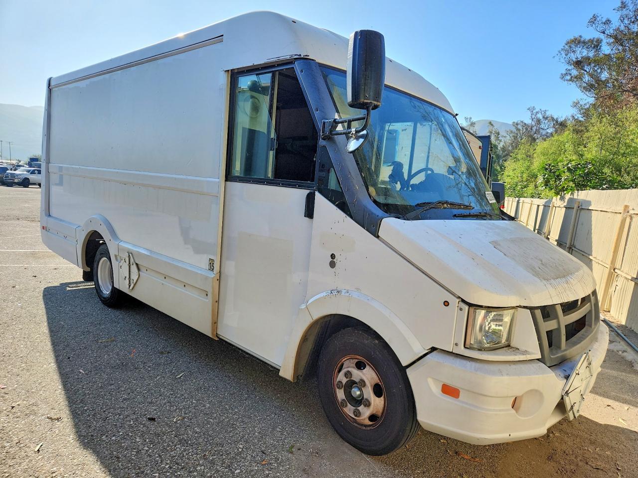 2016 Isuzu Npr - Image 4