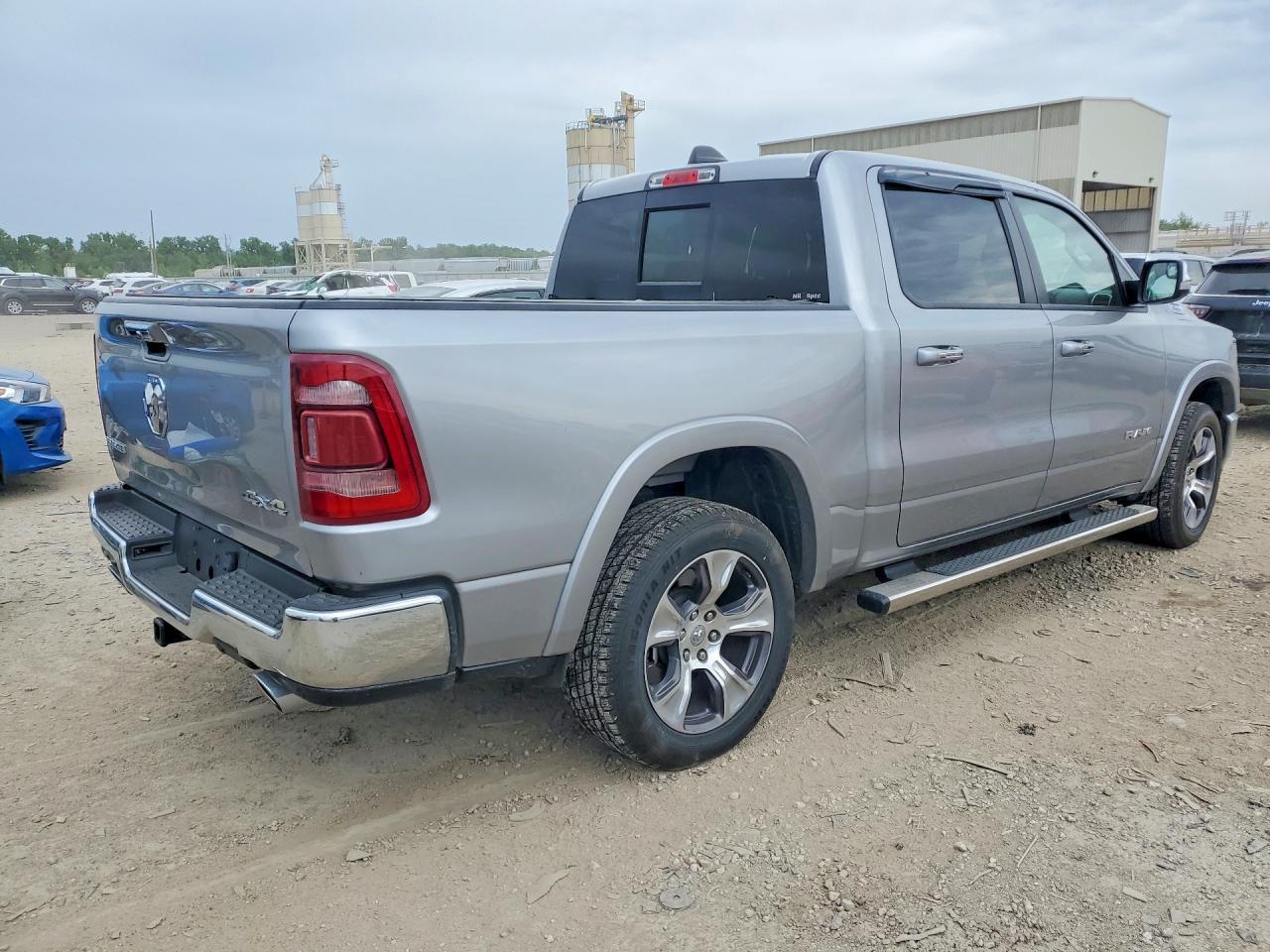 2022 Ram 1500 Laramie - Фото 3