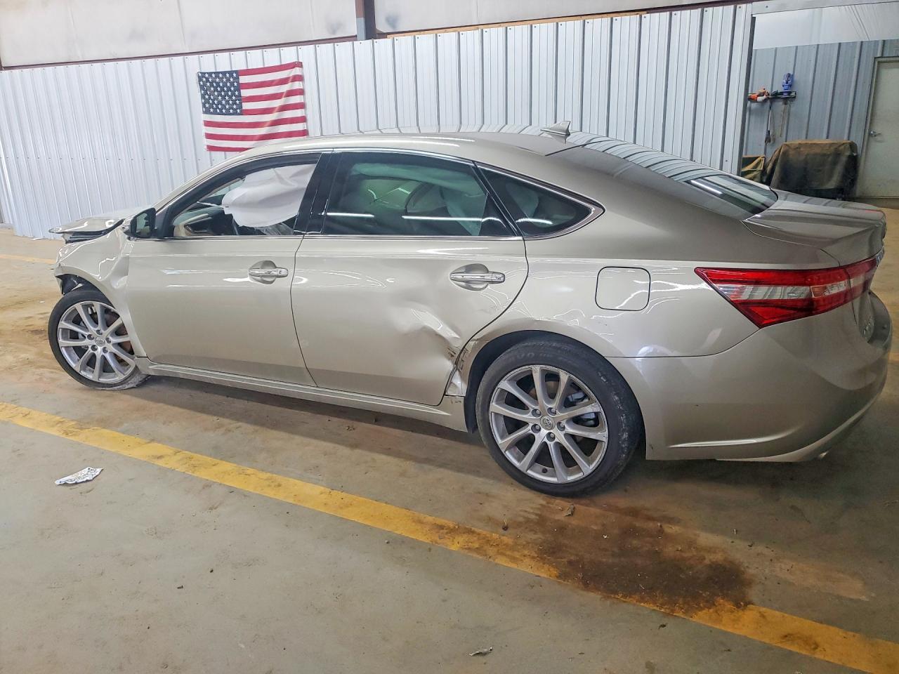 2013 Toyota Avalon Limited - Фото 2