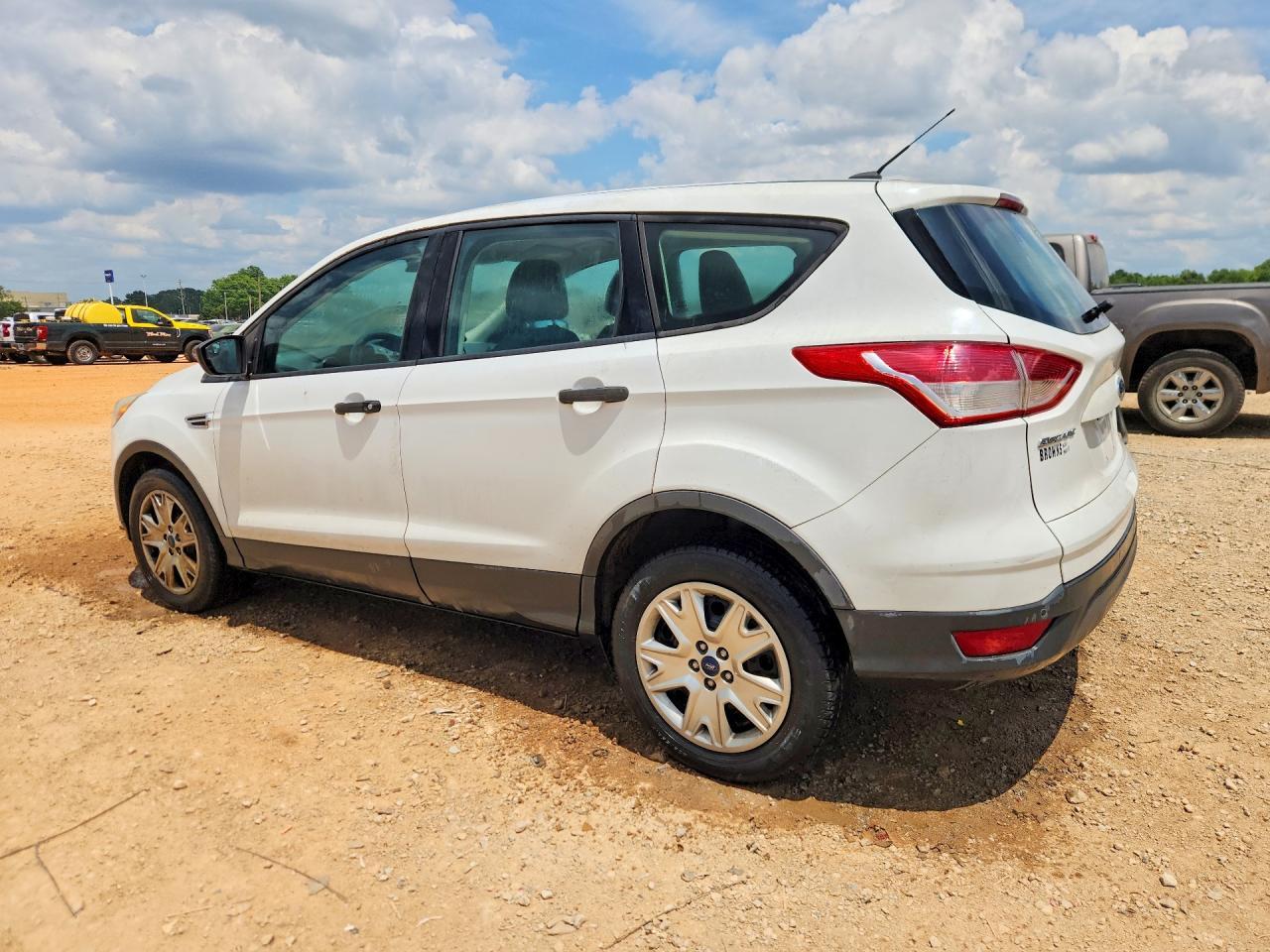 2013 Ford Escape S - Фото 2