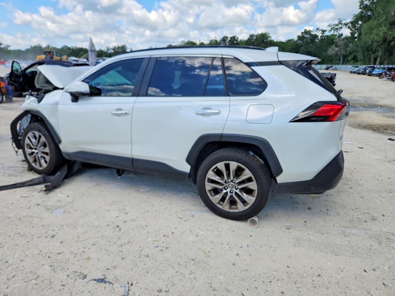 2020 Toyota Rav4 Limited - Фото 2