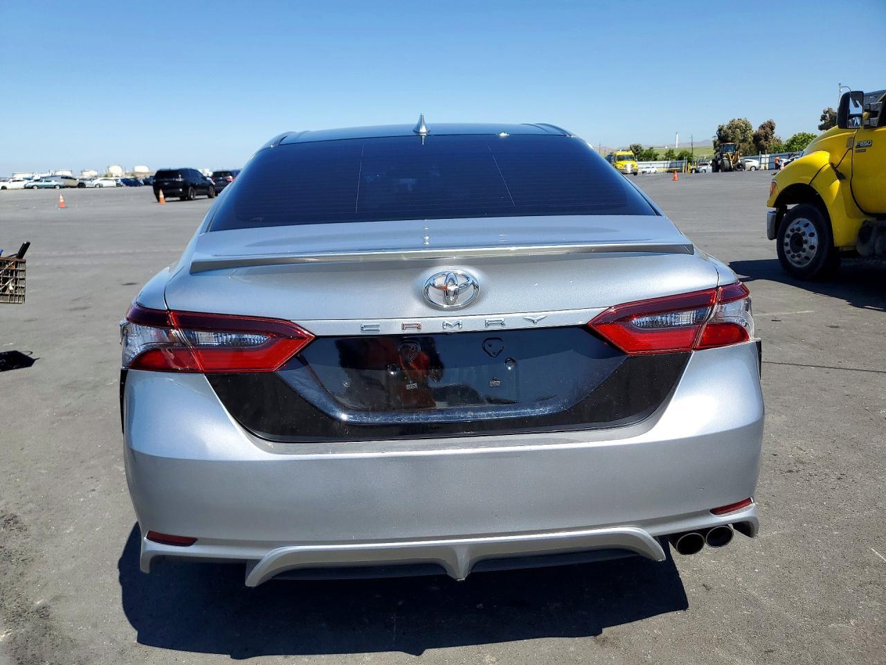 2021 Toyota Camry Se - Фото 6
