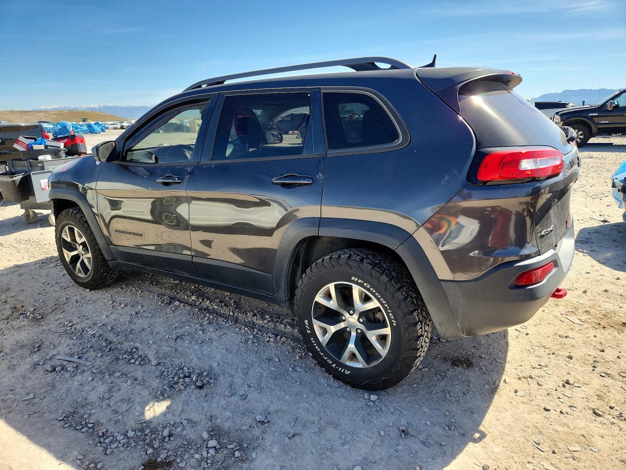 2016 Jeep Cherokee Trailhawk - Image 2