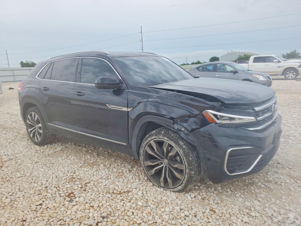 2020 Volkswagen Atlas Cross Sport Sel Premium R-Line - Image 4