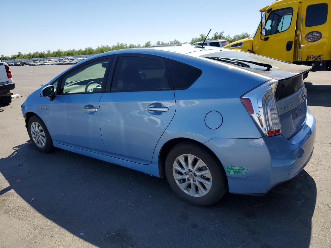 2014 Toyota Prius Plug-In Hybrid Advanced - Фото 2