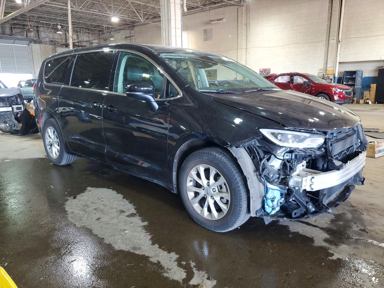 2023 Chrysler Pacifica Touring L - Image 4