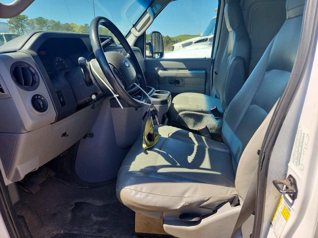 2011 Ford E350 Delivery Van - Фото 7