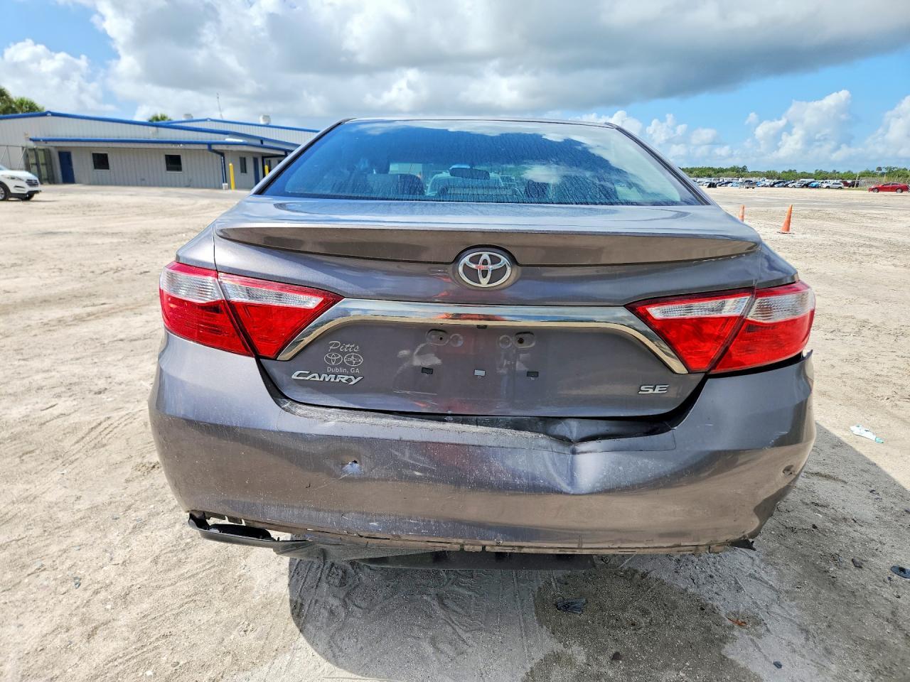 2017 Toyota Camry Se - Фото 6
