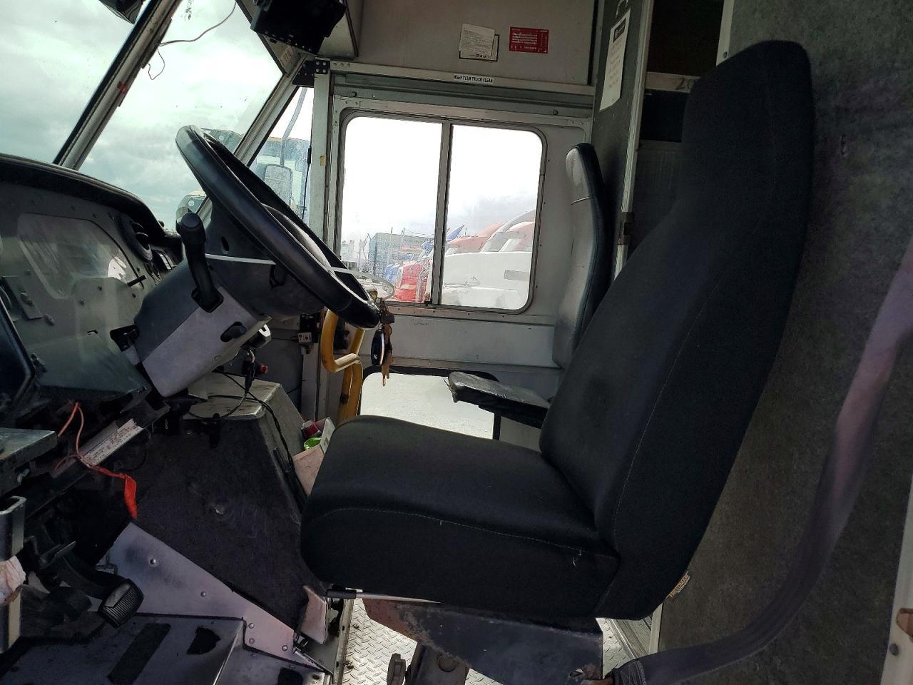 2012 Ford E350 Delivery Truck - Image 7