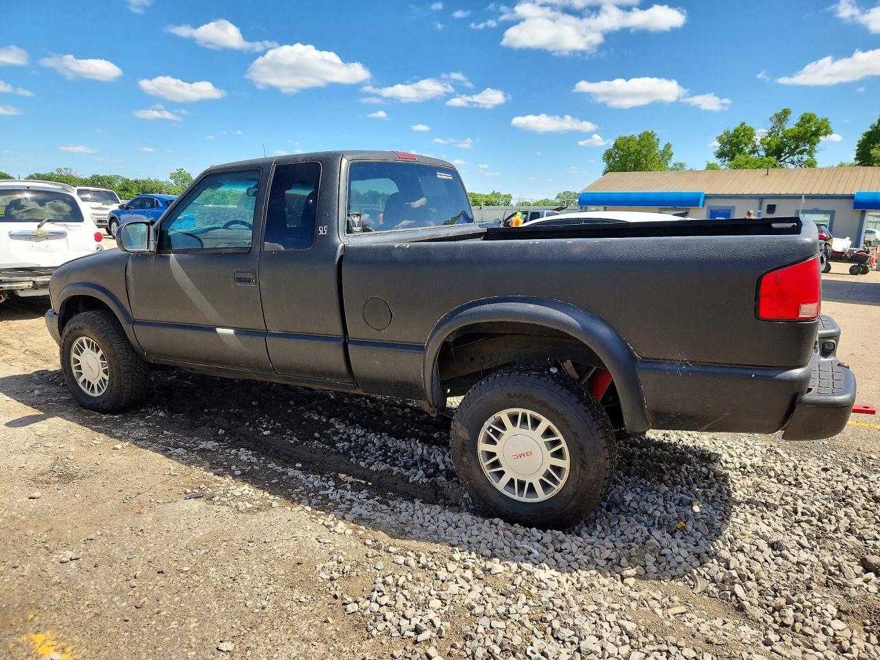 2000 GMC Sonoma - Image 2