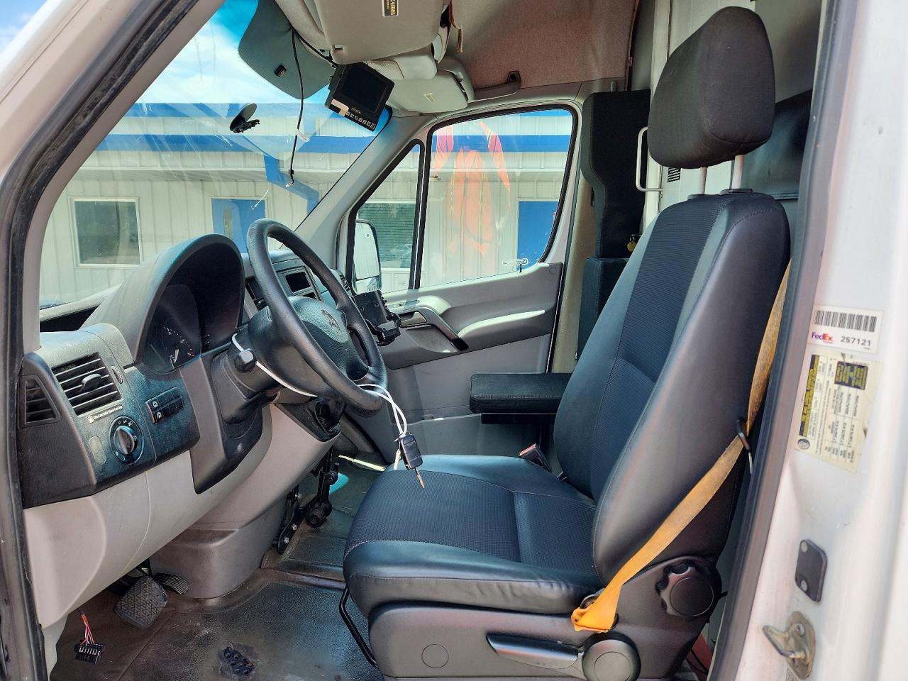 2016 Mercedes-Benz Sprinter 2 Cargo - R & D - Cln Title - Prior Fleet - Фото 7