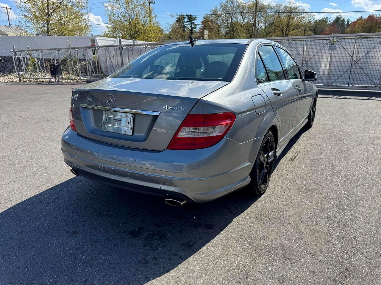 2010 Mercedes-Benz C 300 4Matic - Фото 3