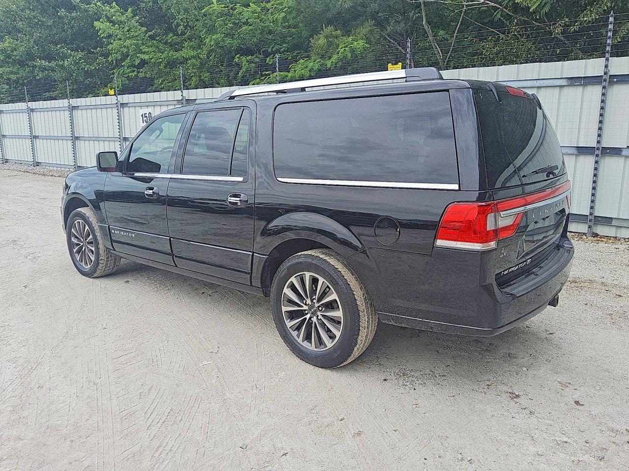 2017 Lincoln Navigator L Select - Фото 2