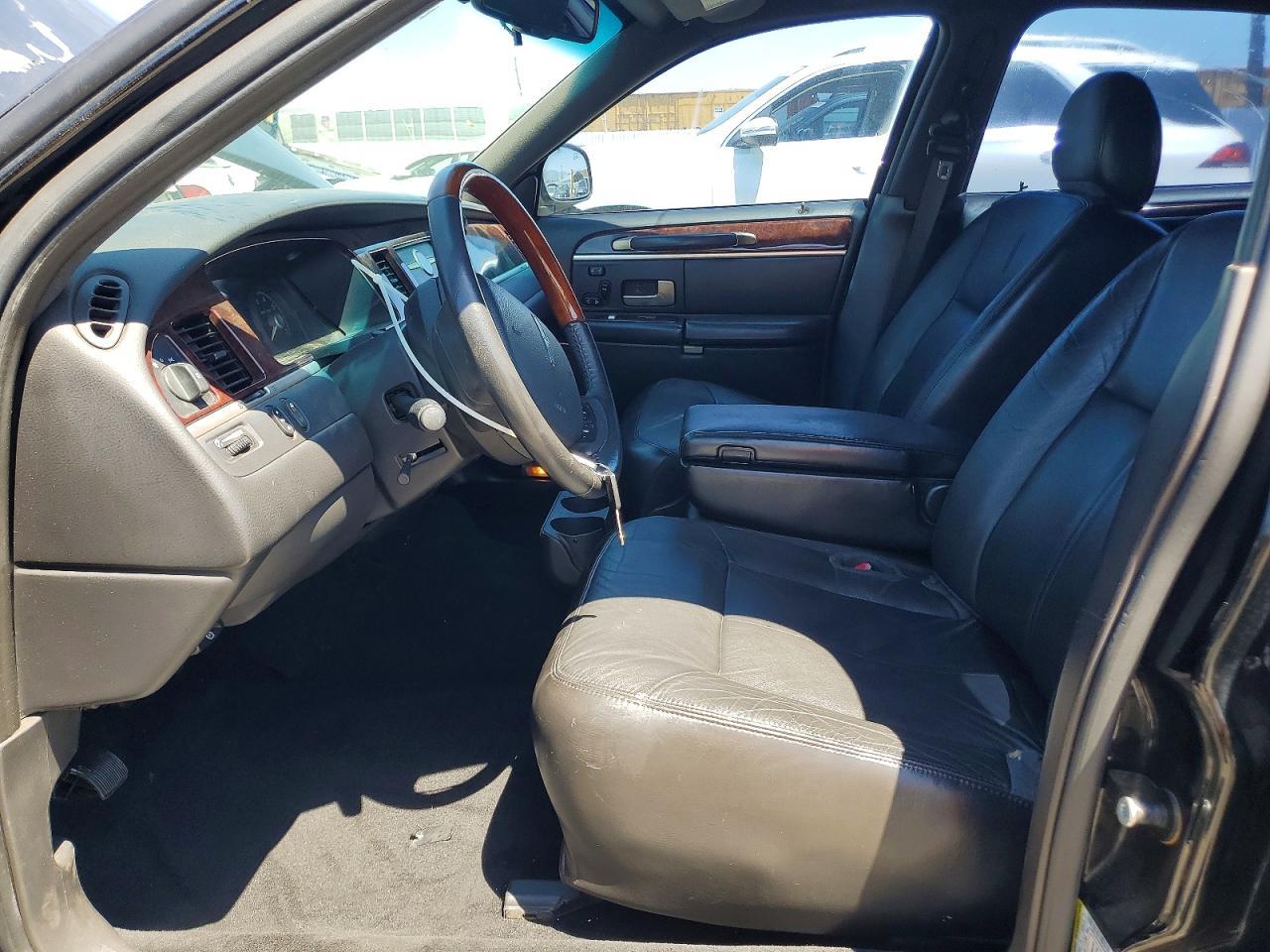 2010 Lincoln Town Car Signature Limited - Фото 7