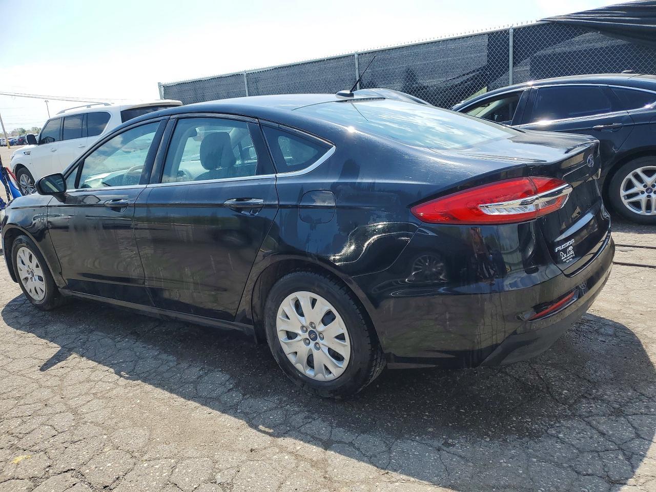 2019 Ford Fusion S - Image 2