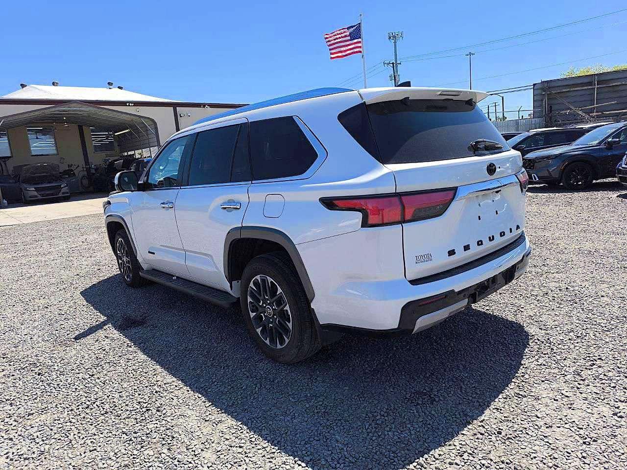2024 Toyota Sequoia Limited - Фото 2