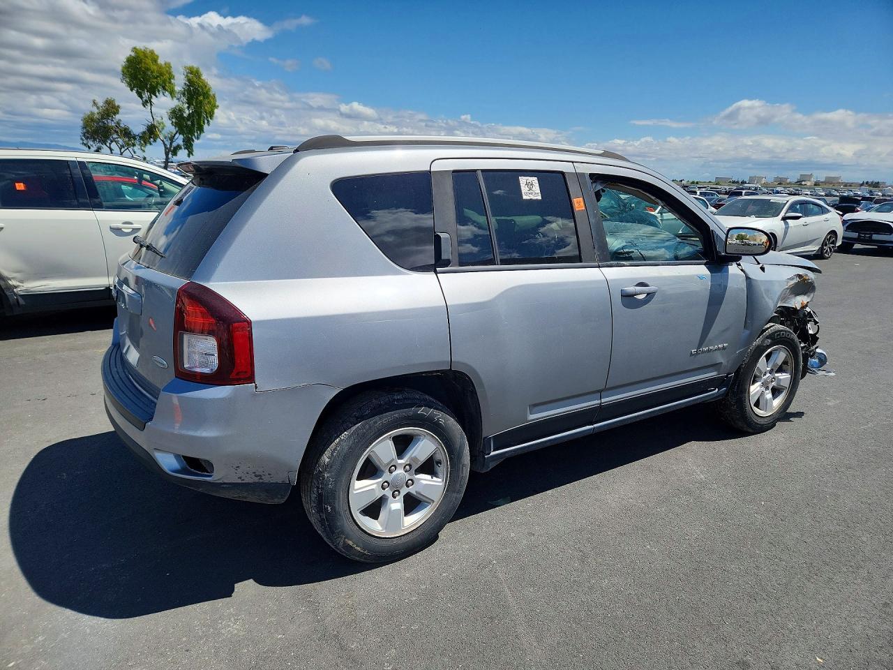 2016 Jeep Compass Latitude - Image 3