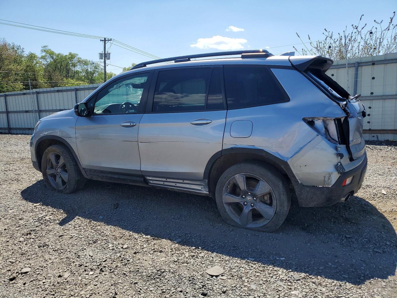 2020 Honda Passport Touring - Image 2