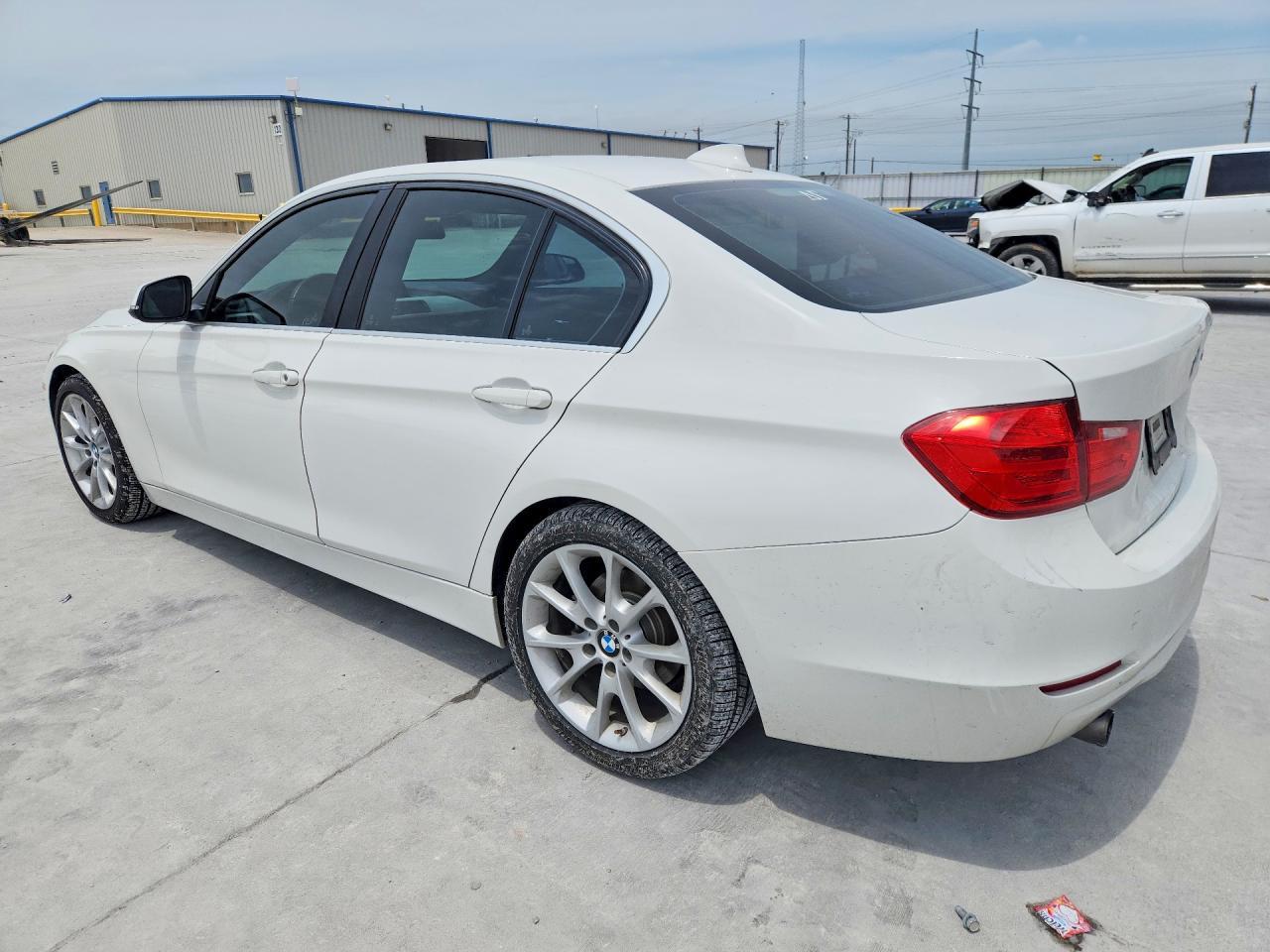 2015 BMW 320 I - Image 2