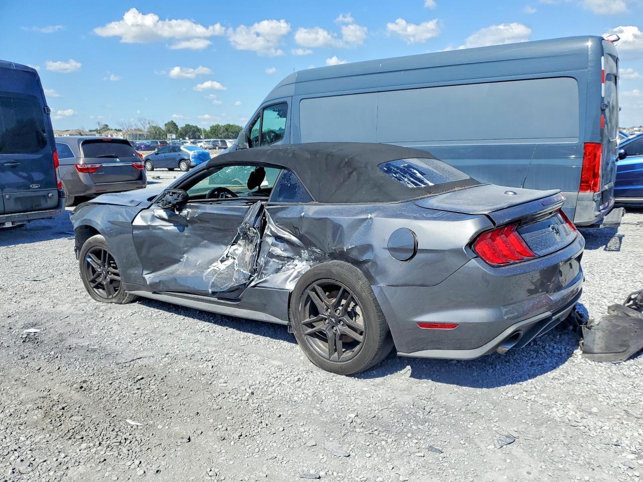 2023 Ford Mustang - Фото 2