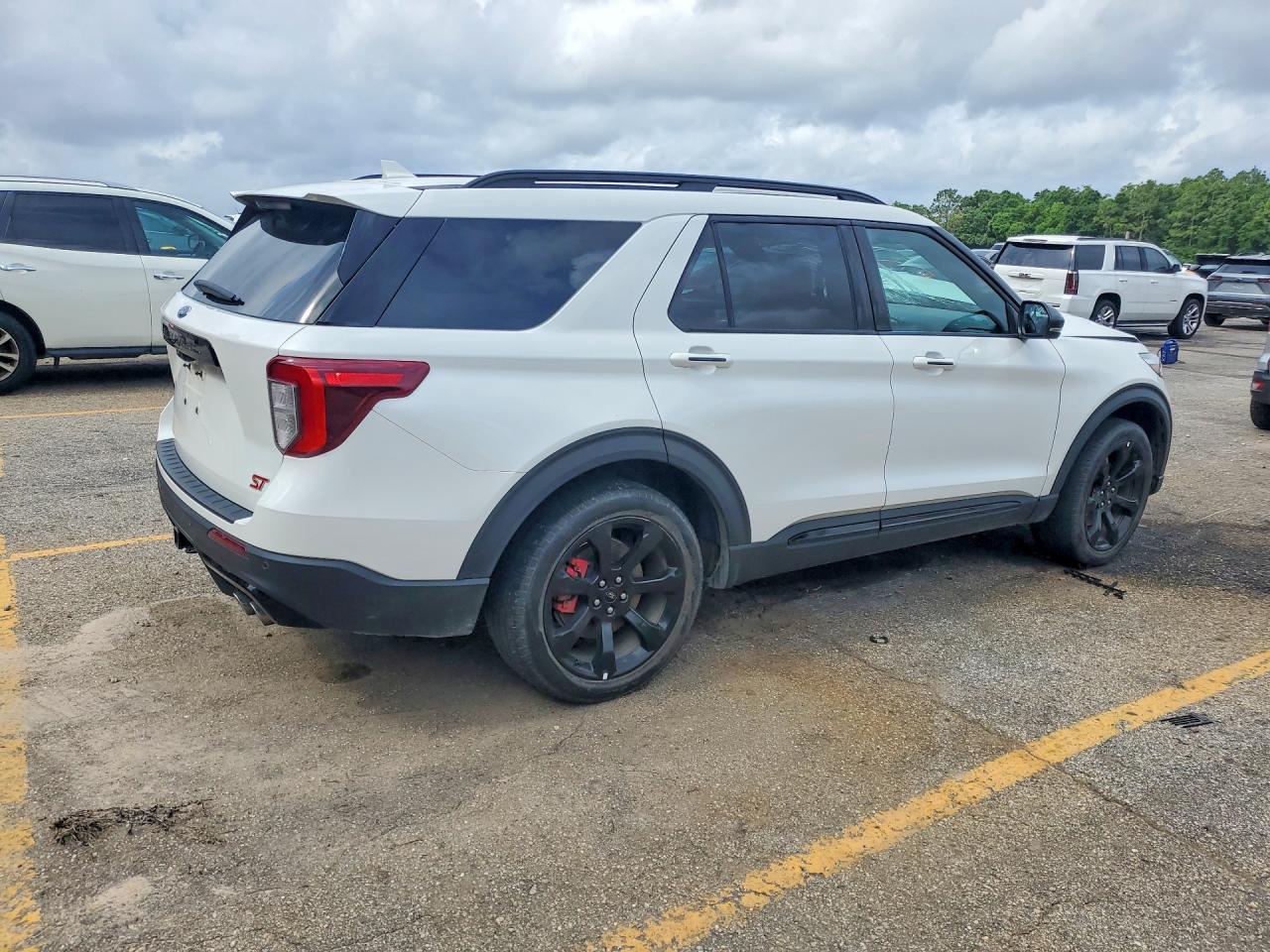 2023 Ford Explorer St - Image 3