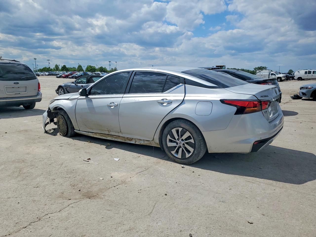 2023 Nissan Altima S - Фото 2