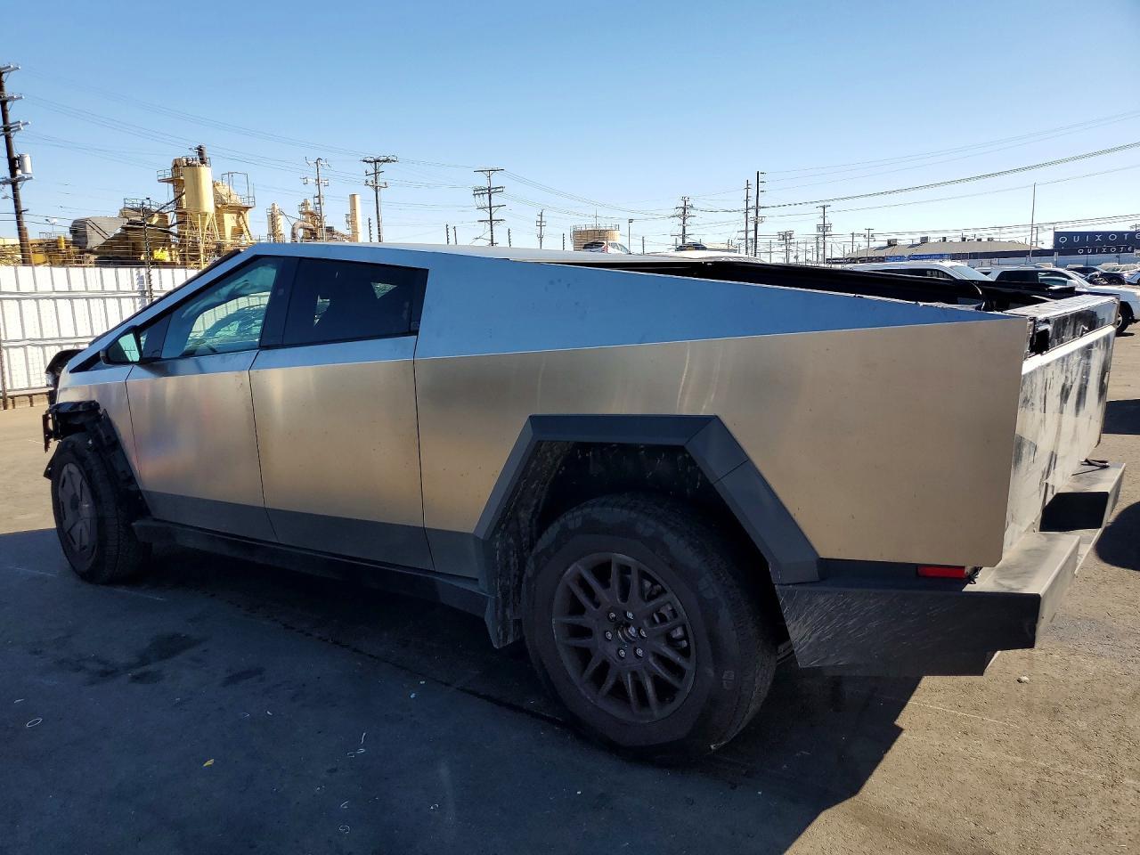 2025 Tesla Cybertruck - Фото 2