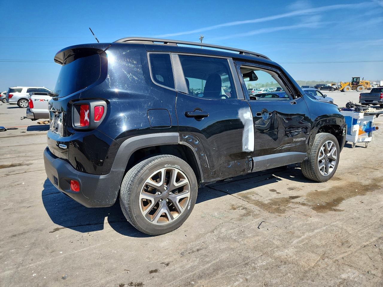 2017 Jeep Renegade Latitude - Image 3