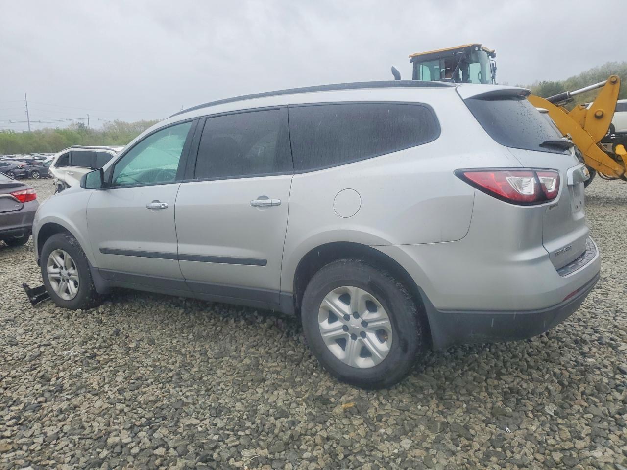 2017 Chevrolet Traverse Ls - Фото 2