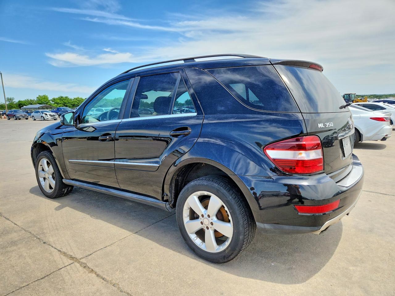 2011 Mercedes-Benz Ml 350 4Matic - Image 2
