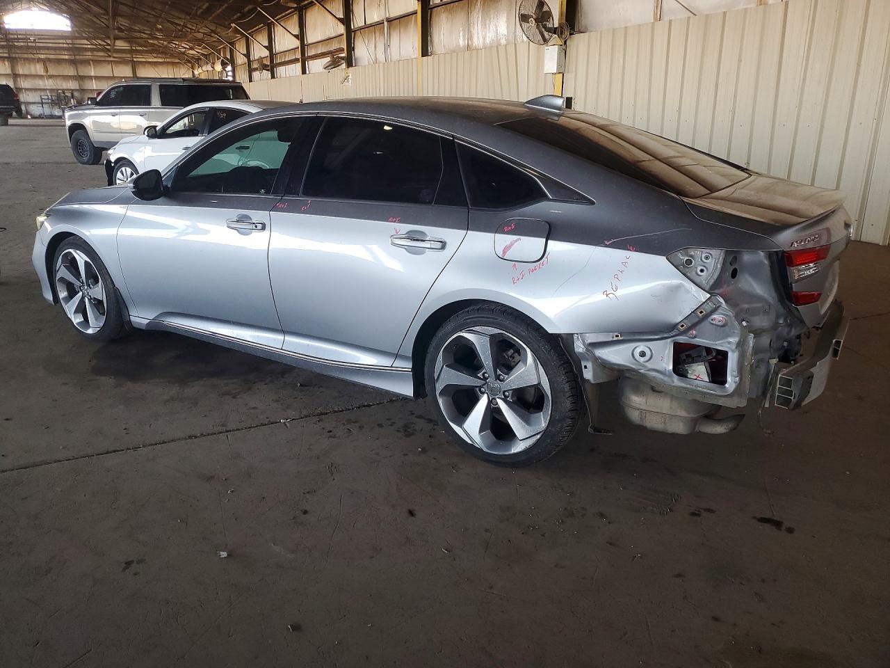 2018 Honda Accord Touring - Фото 2