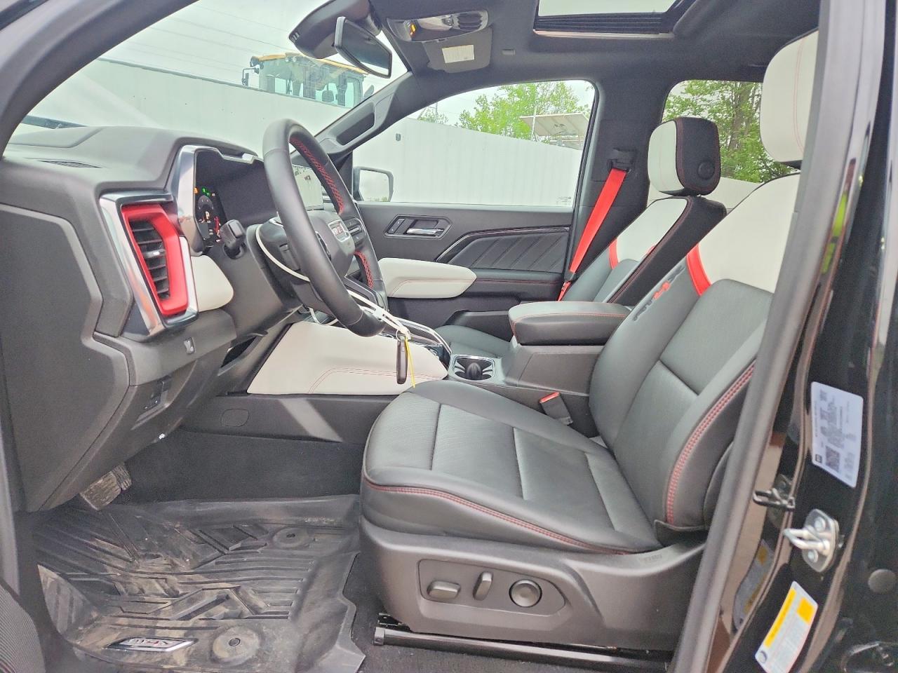 2025 GMC Canyon At4 - Image 7