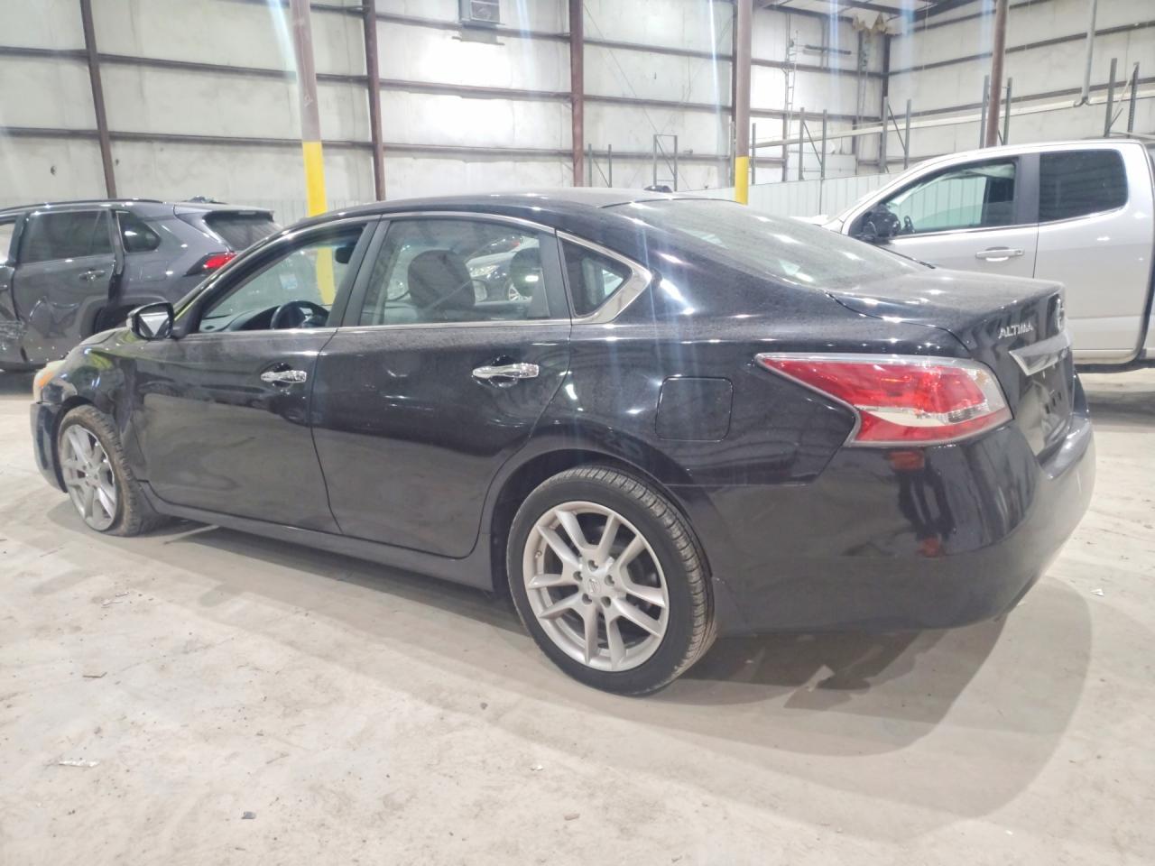 2014 Nissan Altima 3.5 S - Image 2