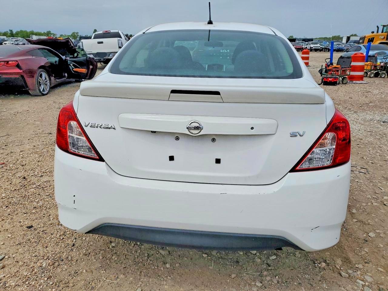 2019 Nissan Versa Sv - Image 6