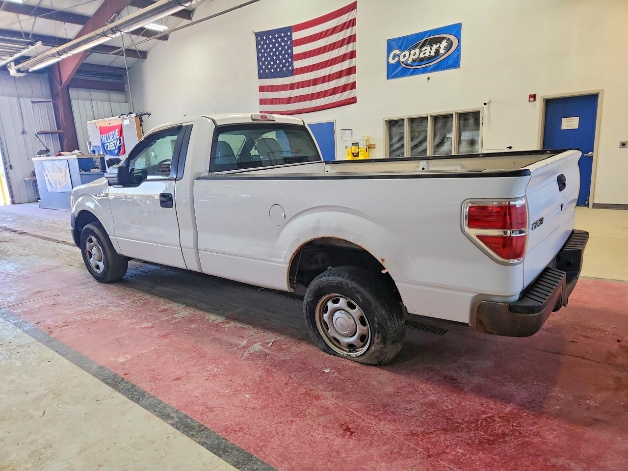 2013 Ford F150 - Фото 2