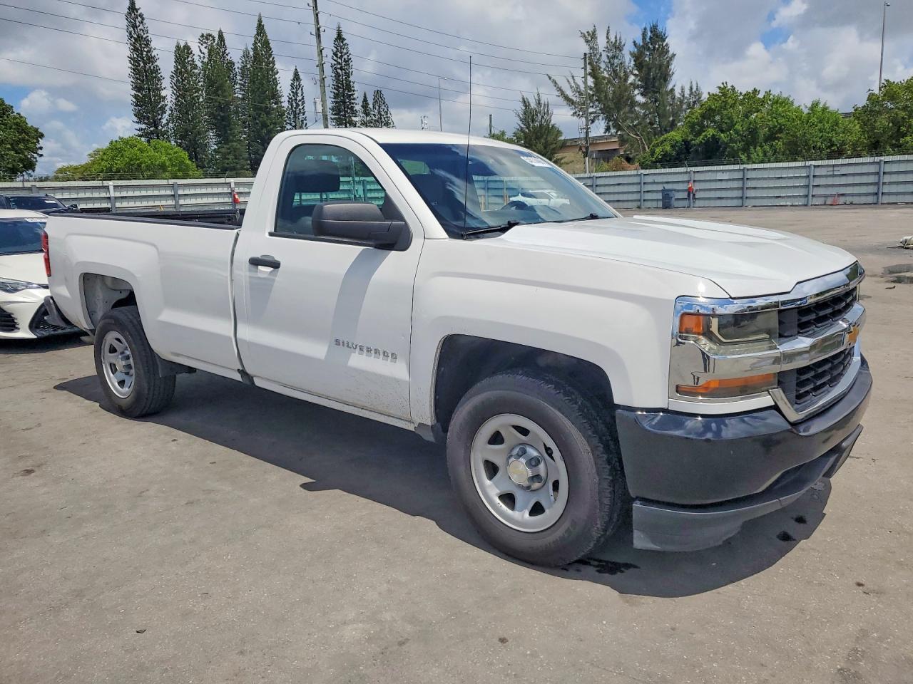 2017 Chevrolet Silverado C1500 - Фото 4