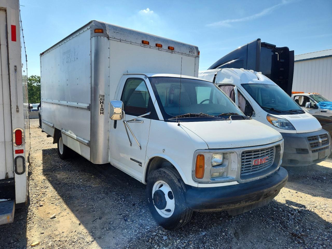 2001 GMC Savana - Box Truck - Фото 4